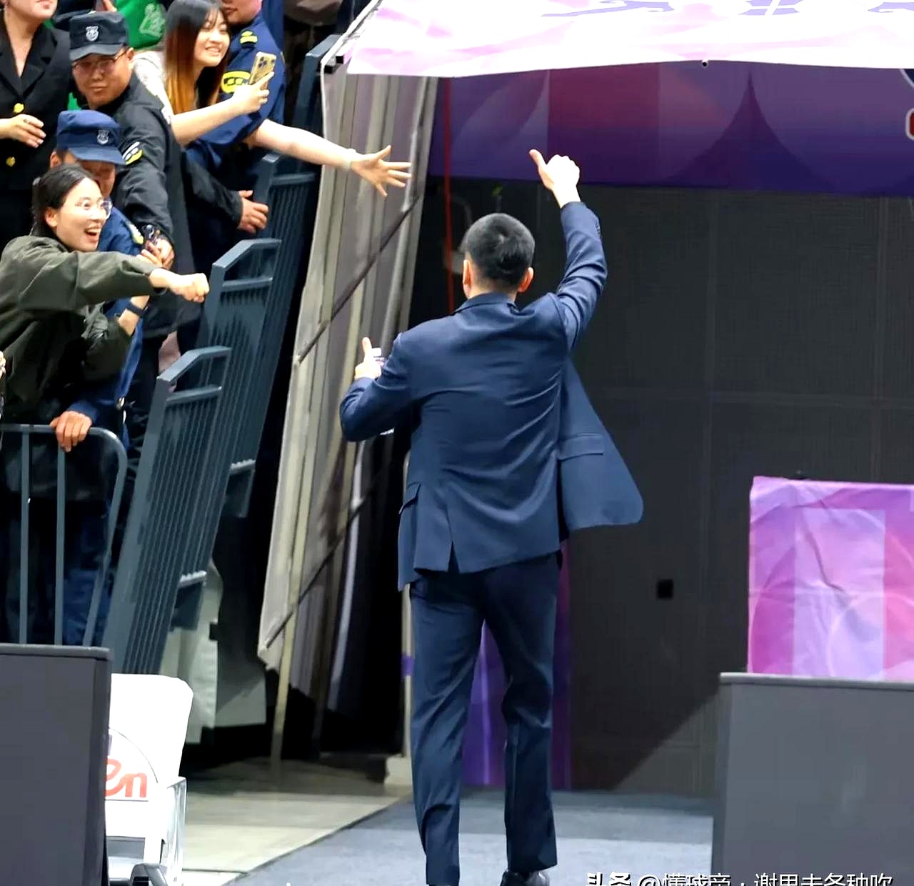 浙江男篮迎战辽宁队，期待主场球迷加油声助威，稳步上升