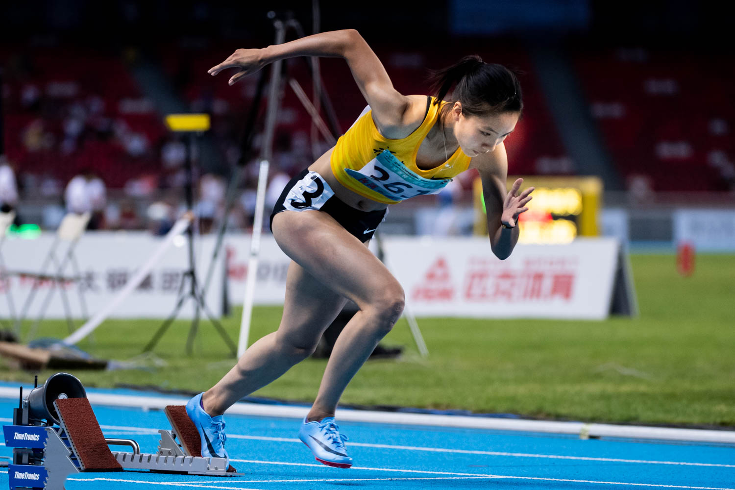 青年运动员破纪录赛场惊艳,稳步上升的简单介绍 青年运动员破纪录赛场惊艳,稳步上升的简单介绍