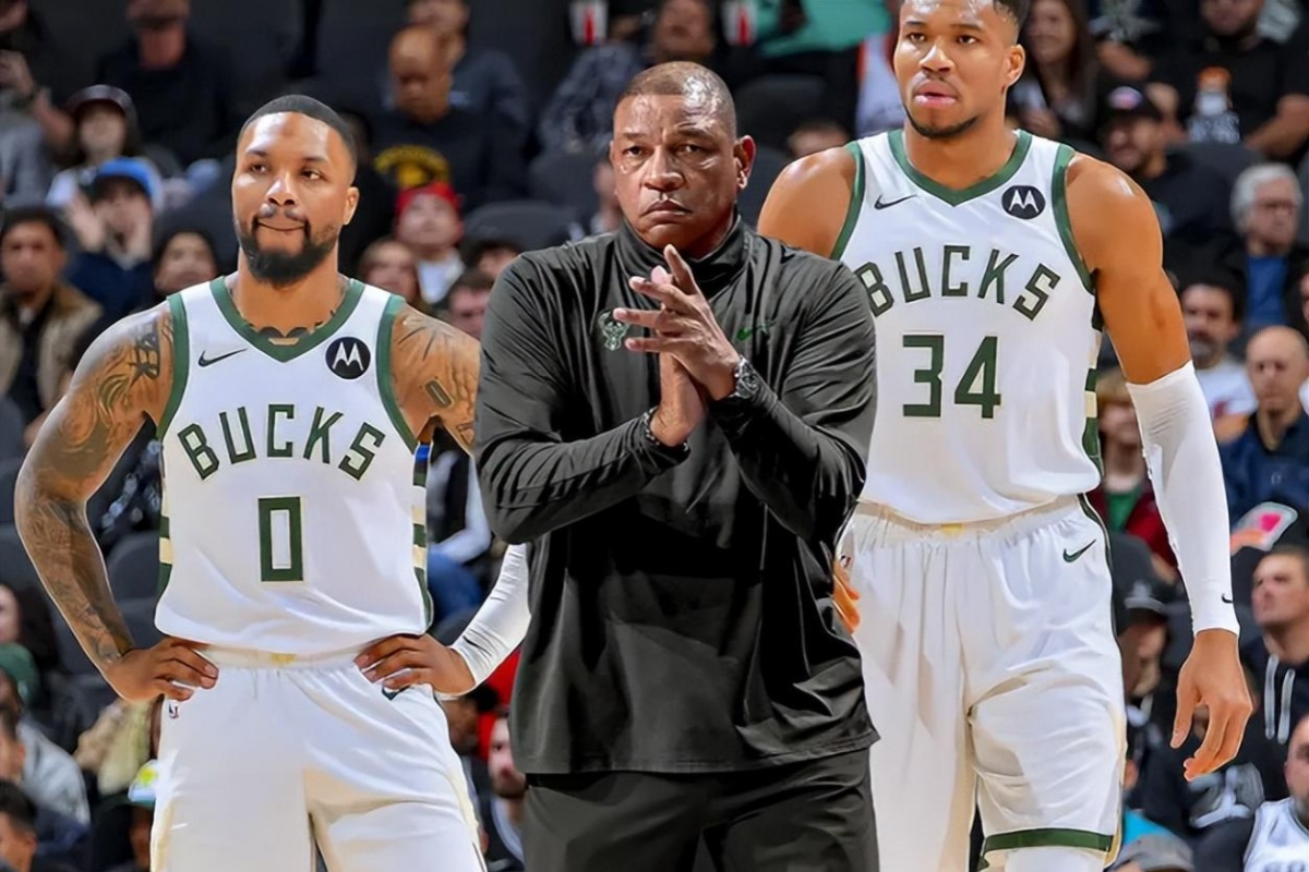 雄鹿队遭遇大比分惨败,引发球迷争议,战绩斐然 雄鹿队遭遇大比分惨败,引发球迷争议,战绩斐然