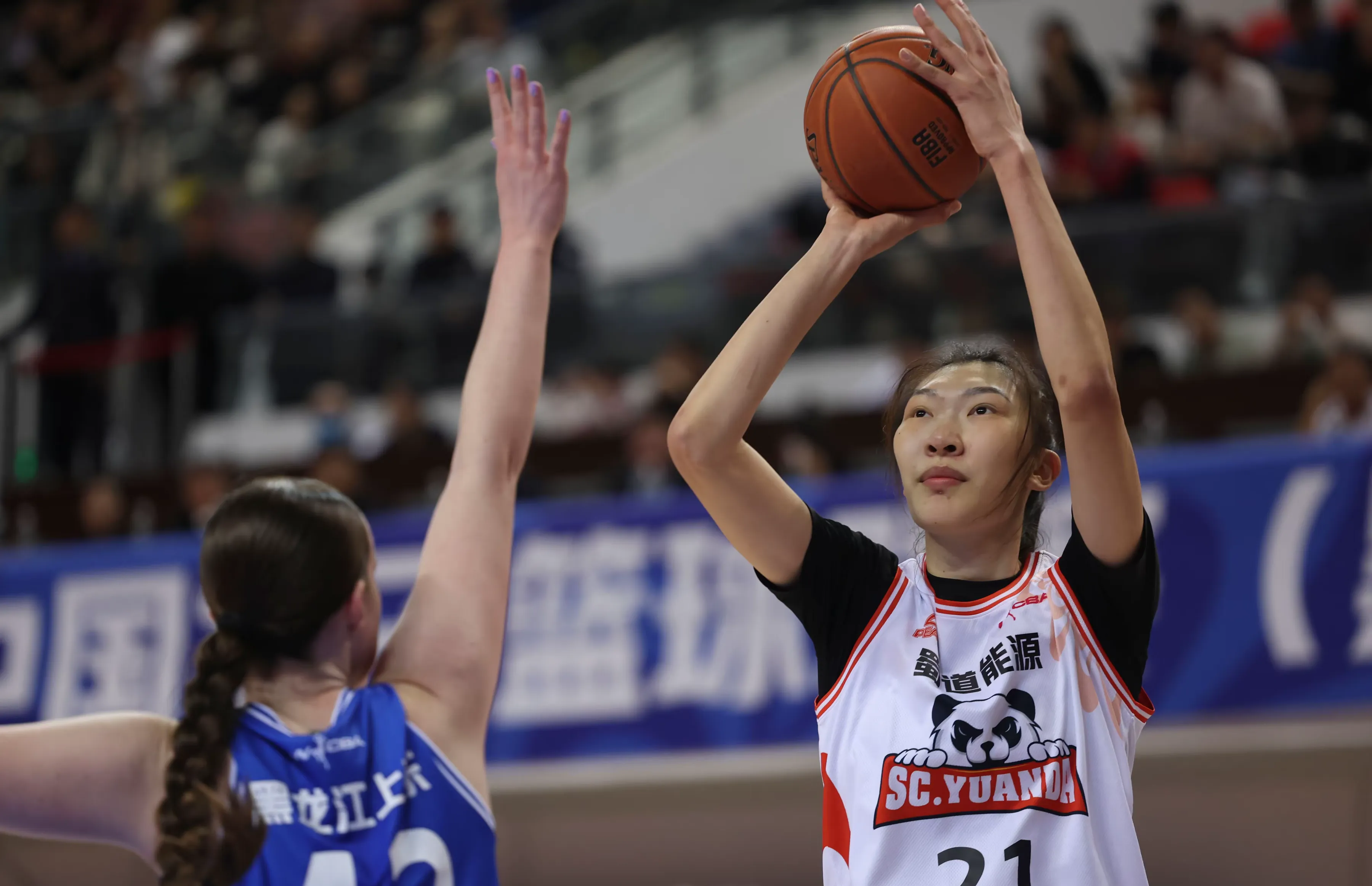 职业篮球联赛迎来白热化竞争,势不可挡 职业篮球联赛迎来白热化竞争,势不可挡