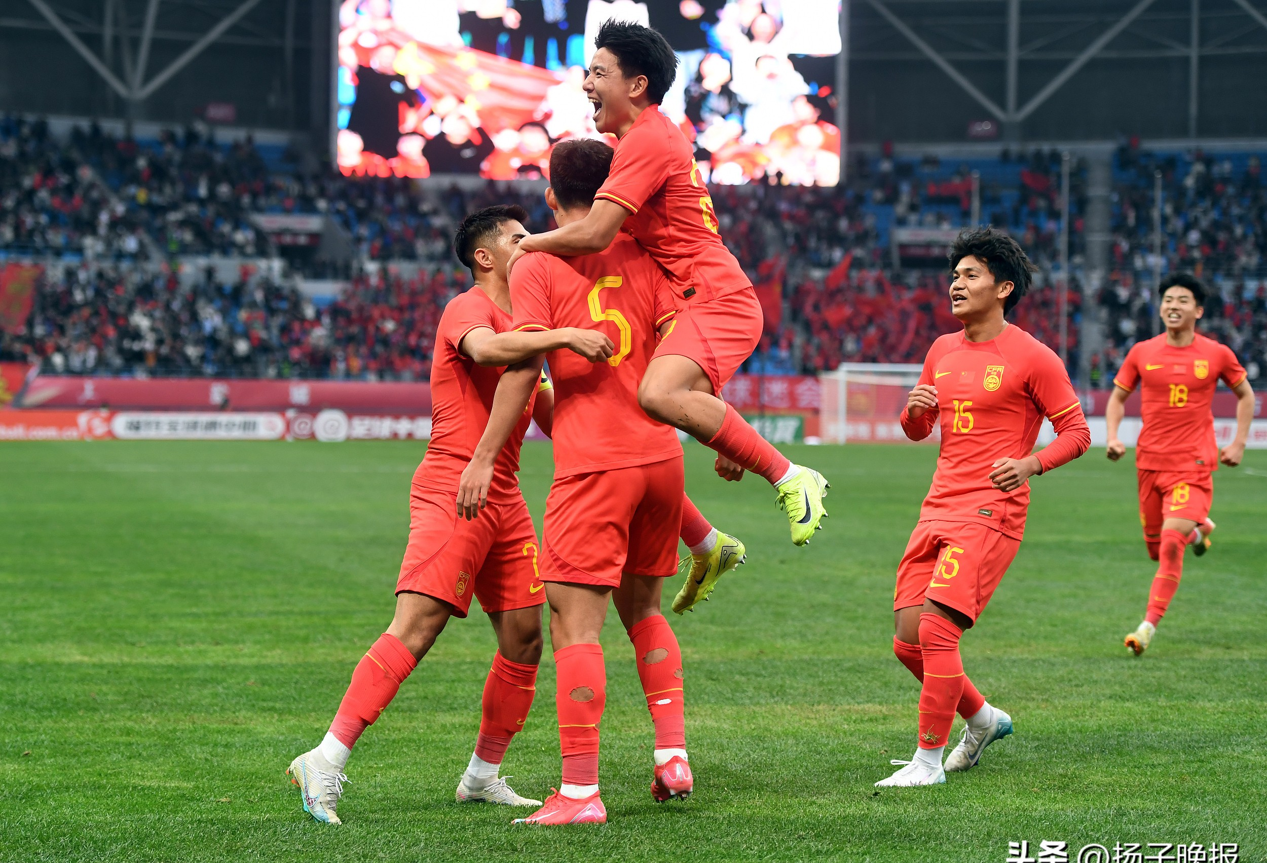 热血较量,球队为胜利全力以赴,气势如虹 热血较量,球队为胜利全力以赴,气势如虹